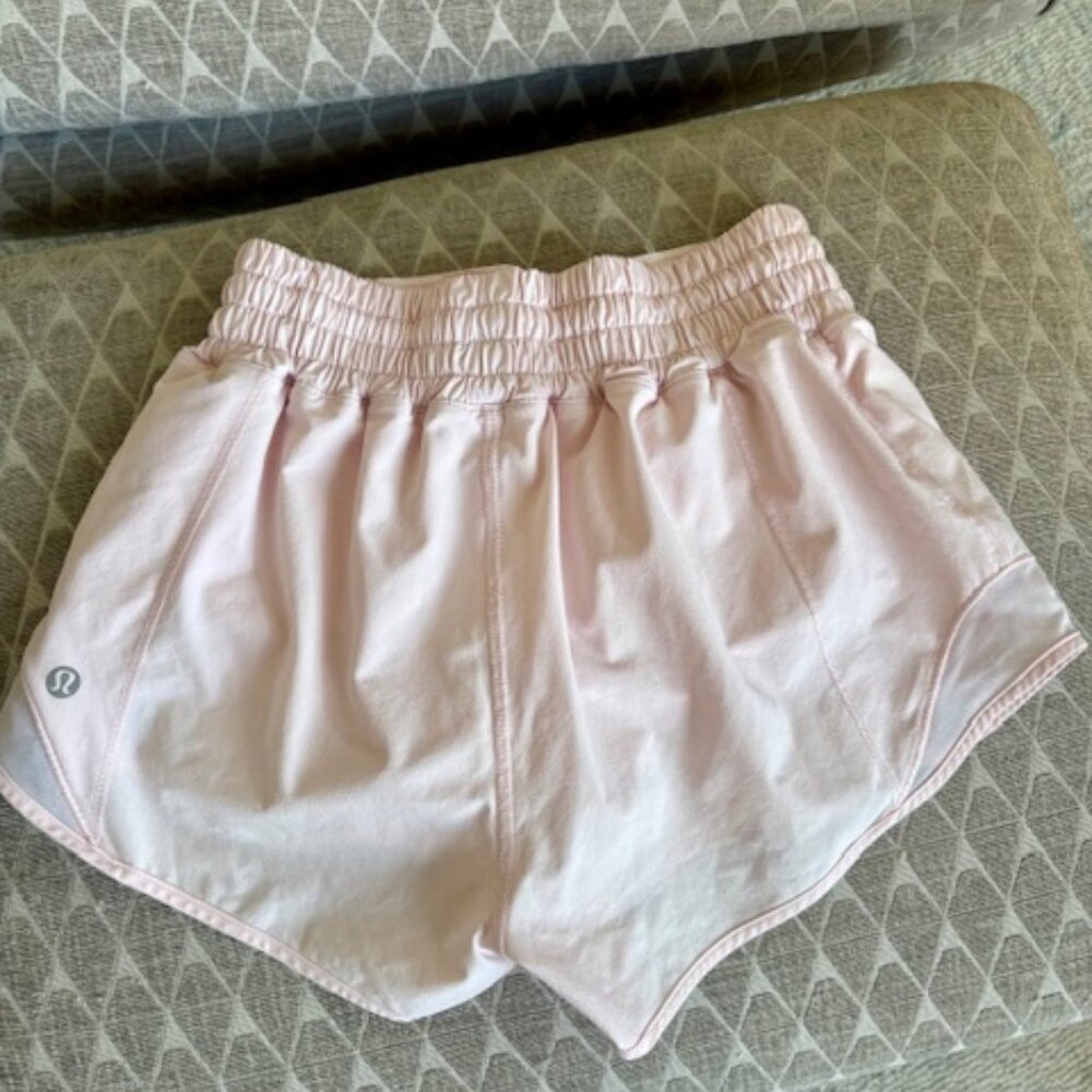 Lululemon Hotty Hot High-Rise Lined Shorts 2.5"